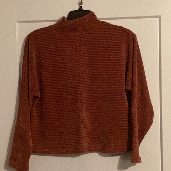 NWT Chenault Sweater Size L - Picture 2 of 3